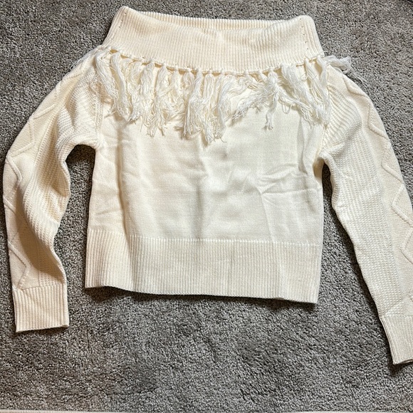 Boutique Fringe Sweater NWT. Size Medium. Cream Color. - Picture 1 of 3